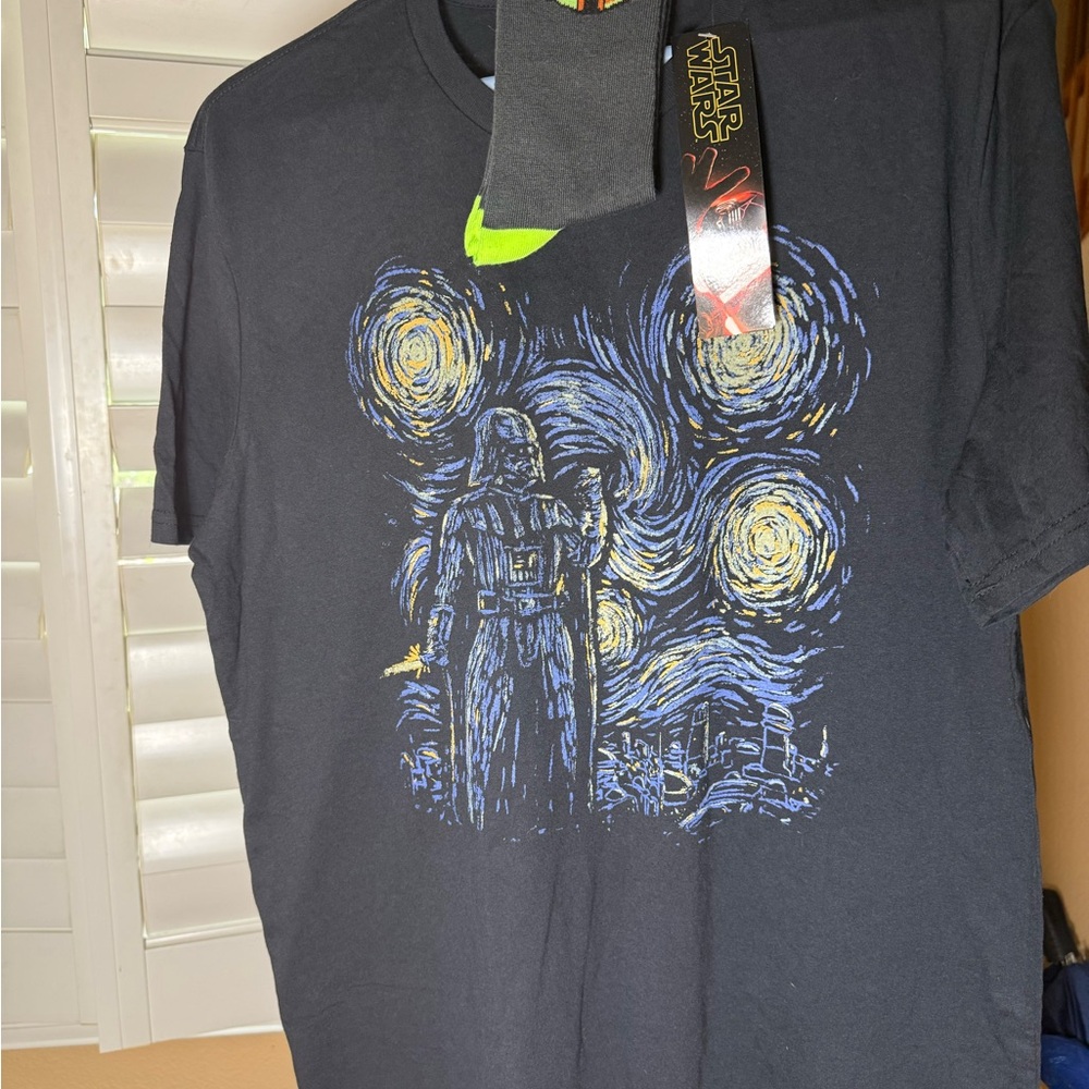 Star Wars Disney Men's Large Darth Vader Van Gogh Style T-Shirt & Socks Set NWT - Picture 8 of 10